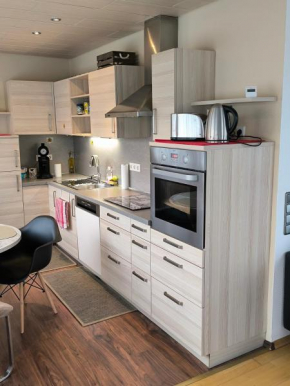 Im Herzen von Wiesdorf- Blick auf das BAYER-KREUZ -Appartement mit 2 Schlafzimmern-für 3 Personen -Zentral gelegen - Friedrich Ebert Platz 5a , 4te Etage - Dachterrasse und Sauna - Kaution Pflicht -